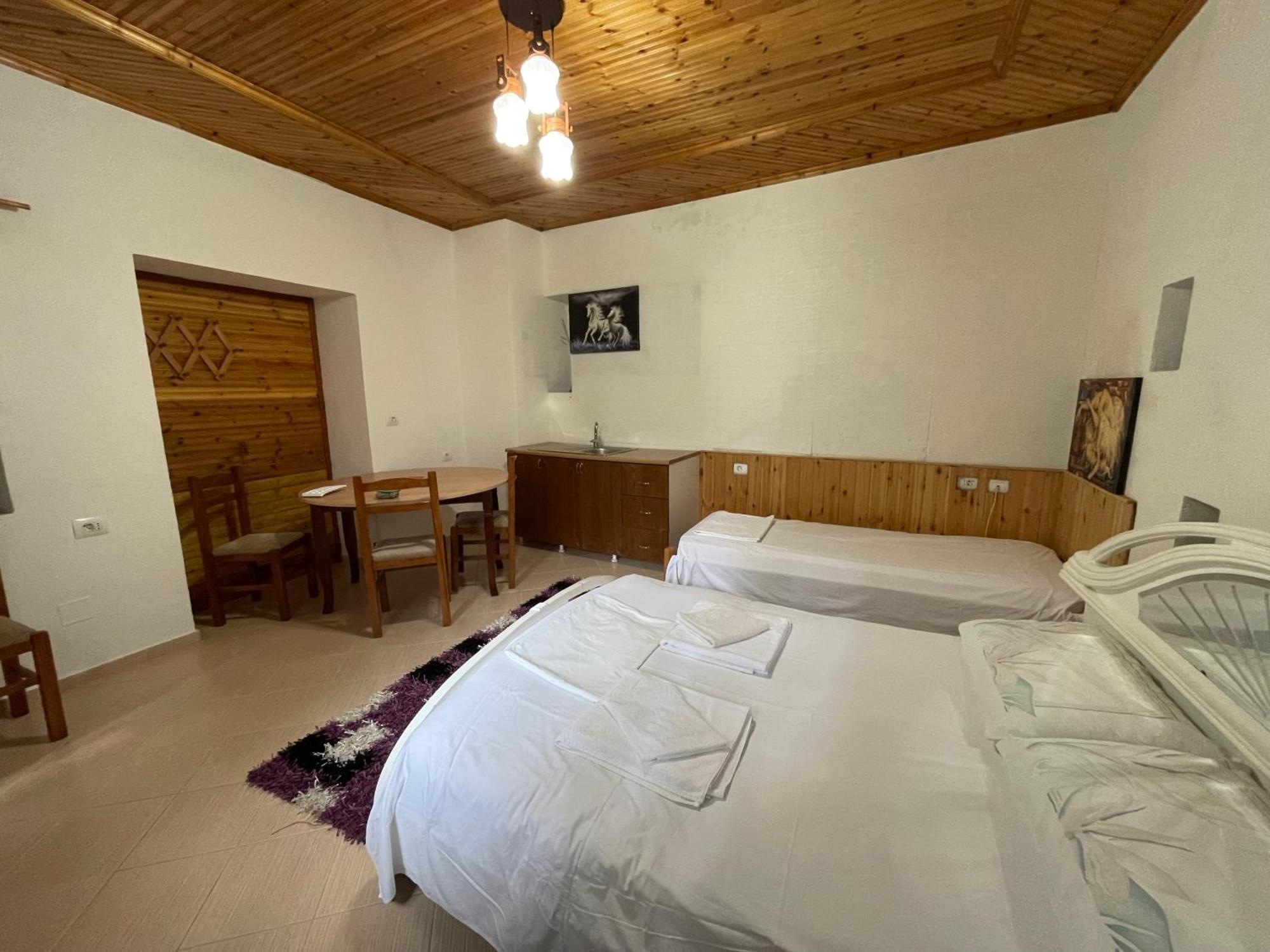 Guest House Bakuli Gjirokastër Esterno foto