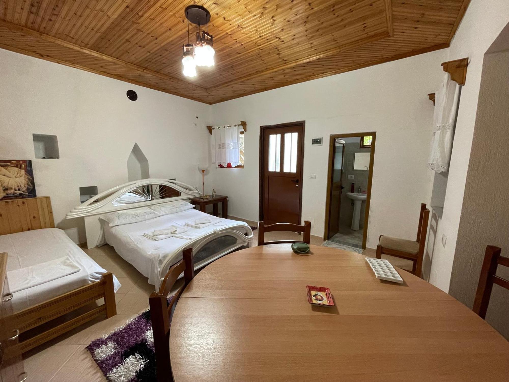 Guest House Bakuli Gjirokastër Esterno foto